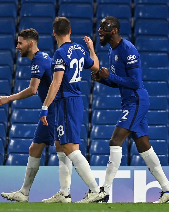 拜仁莱万多夫斯基连续两场梅开二度