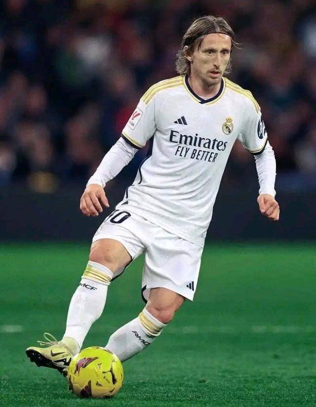 森保一：明天的首发会适当调整，相比执教纪录更关注长远目标