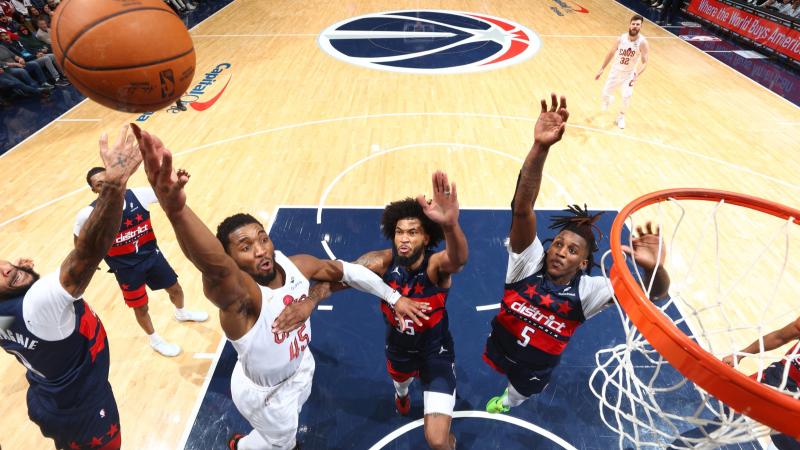 曼联拉什福德末段进球绝杀热刺